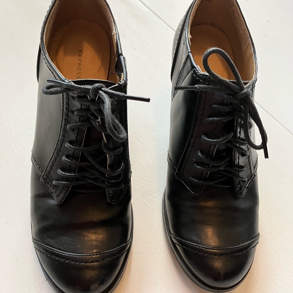 Expressions Black leather lace up.Sz. 6M - Picture 4 of 5